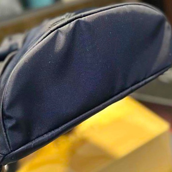 Authentic Prada 21 AW Black Nylon & Leather Re- Backpack/Bodybag w/ Pouch - Picture 6 of 7